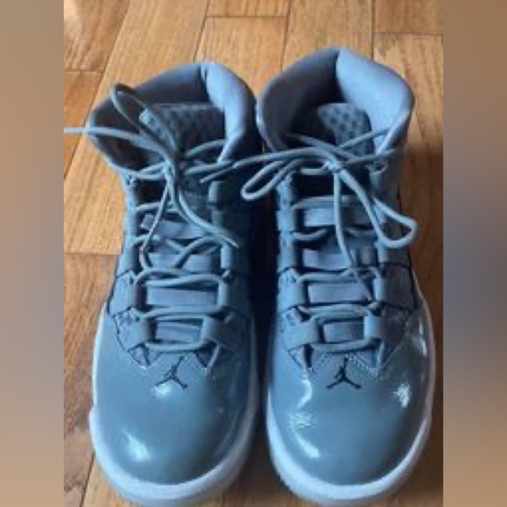 Jordan 11 Mid..Size 7